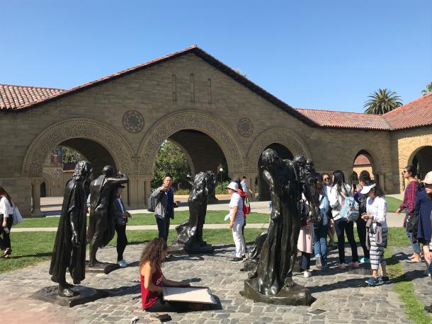 污污漫画
MBA师生一行在斯坦福校园内罗丹雕塑作品前留影